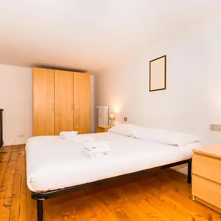 Porta Susa & Roomy Flat Apartment Turin