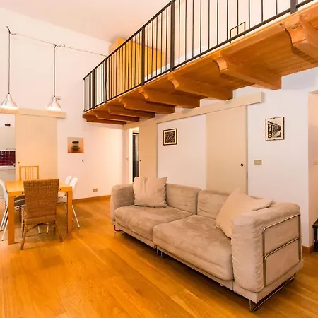 Porta Susa & Roomy Flat Apartment