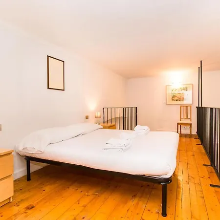 Porta Susa & Roomy Flat Apartment