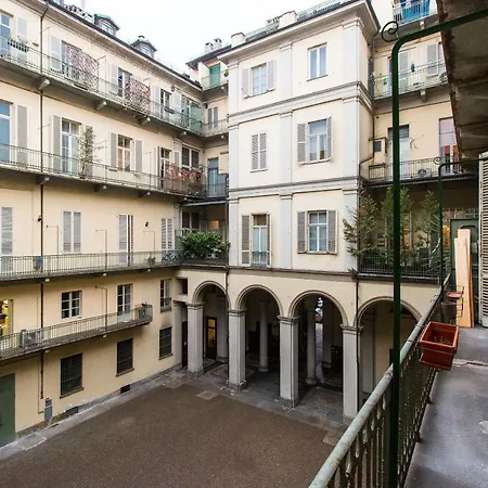 Porta Susa & Roomy Flat * Турин