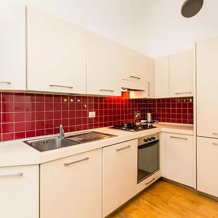 Porta Susa & Roomy Flat Apartment *