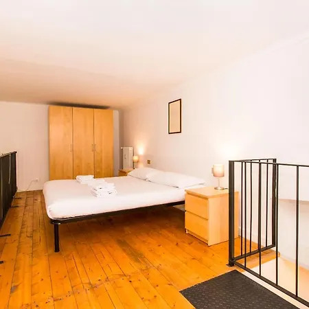 Porta Susa & Roomy Flat דירה *