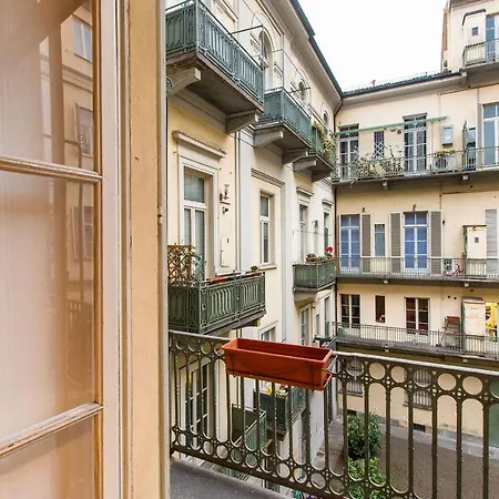 Porta Susa & Roomy Flat Apartment Turin