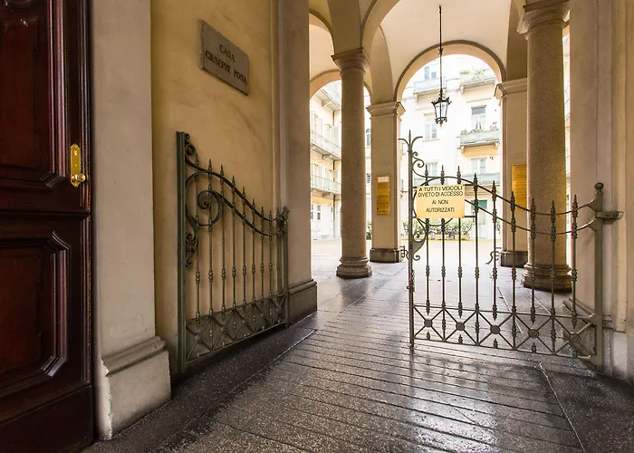 Porta Susa & Roomy Flat * Turin
