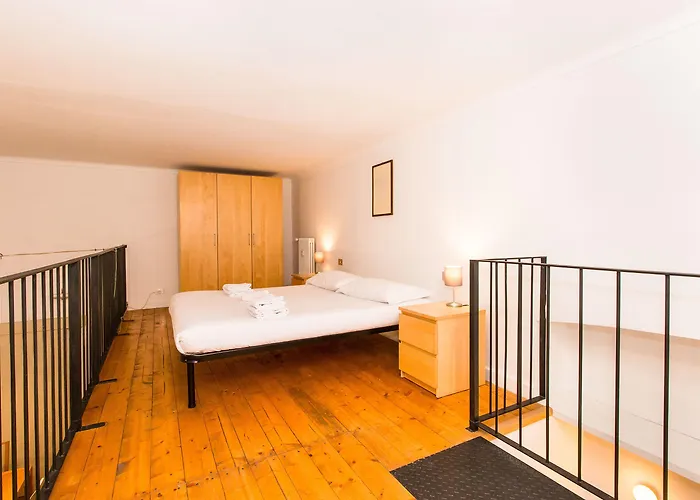 Porta Susa & Roomy Flat * Turin