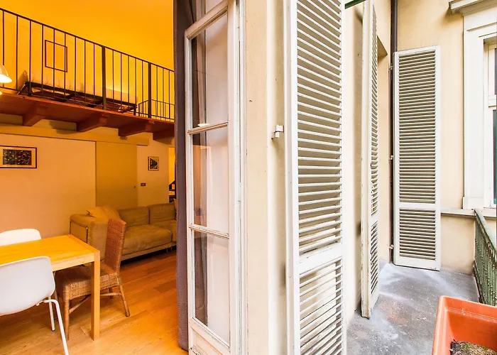 Porta Susa & Roomy Flat * Turin